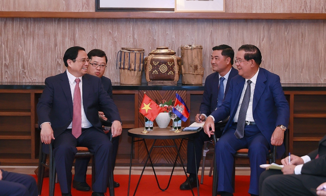 Thủ tướng Phạm Minh Chính gặp Thủ tướng Campuchia Hun Sen - Ảnh: VGP