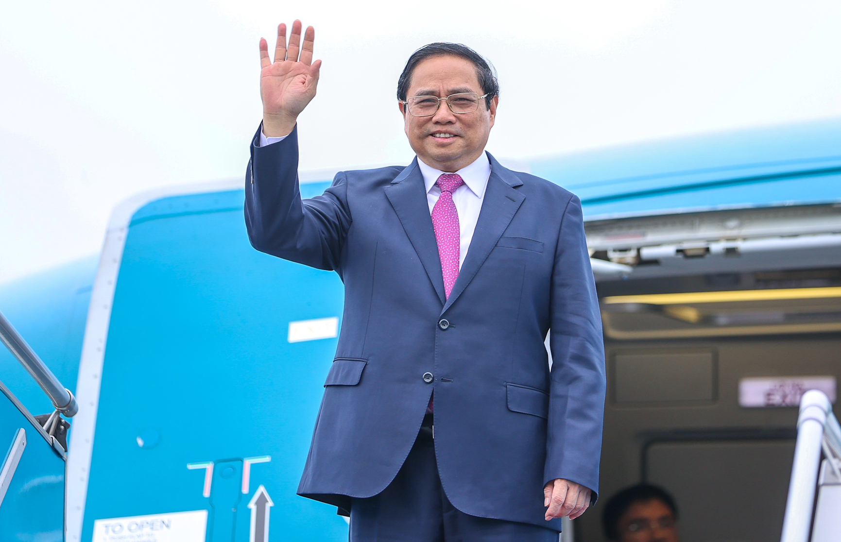 Thủ tướng Phạm Minh Chính lên đường dự Hội nghị Cấp cao ASEAN lần thứ 42 theo lời mời của Tổng thống Cộng hòa Indonesia, Chủ tịch ASEAN 2023 Joko Widodo - Ảnh: VGP