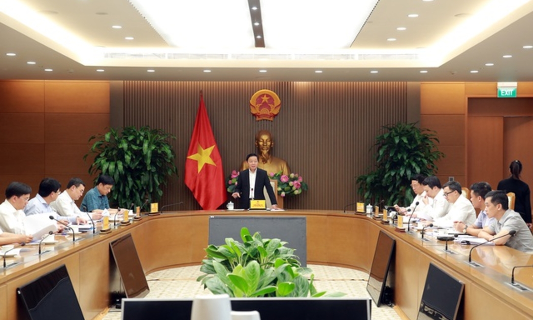 Phó Thủ tướng Trần Hồng Hà chủ trì buổi họp với các bộ, ngành về tình hình thực hiện Đề án 06 chiều 8/5. (Ảnh: VGP/Minh Khôi).