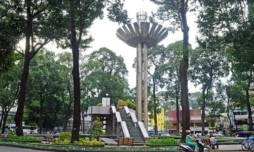 TP.HCM nghiên cứu lắp mái che hai tuyến đường trung tâm