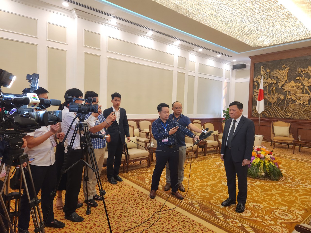 Phó Chủ tịch tỉnh Thanh Hóa Nguyễn Văn Thi trả lời phỏng vấn báo chí.
