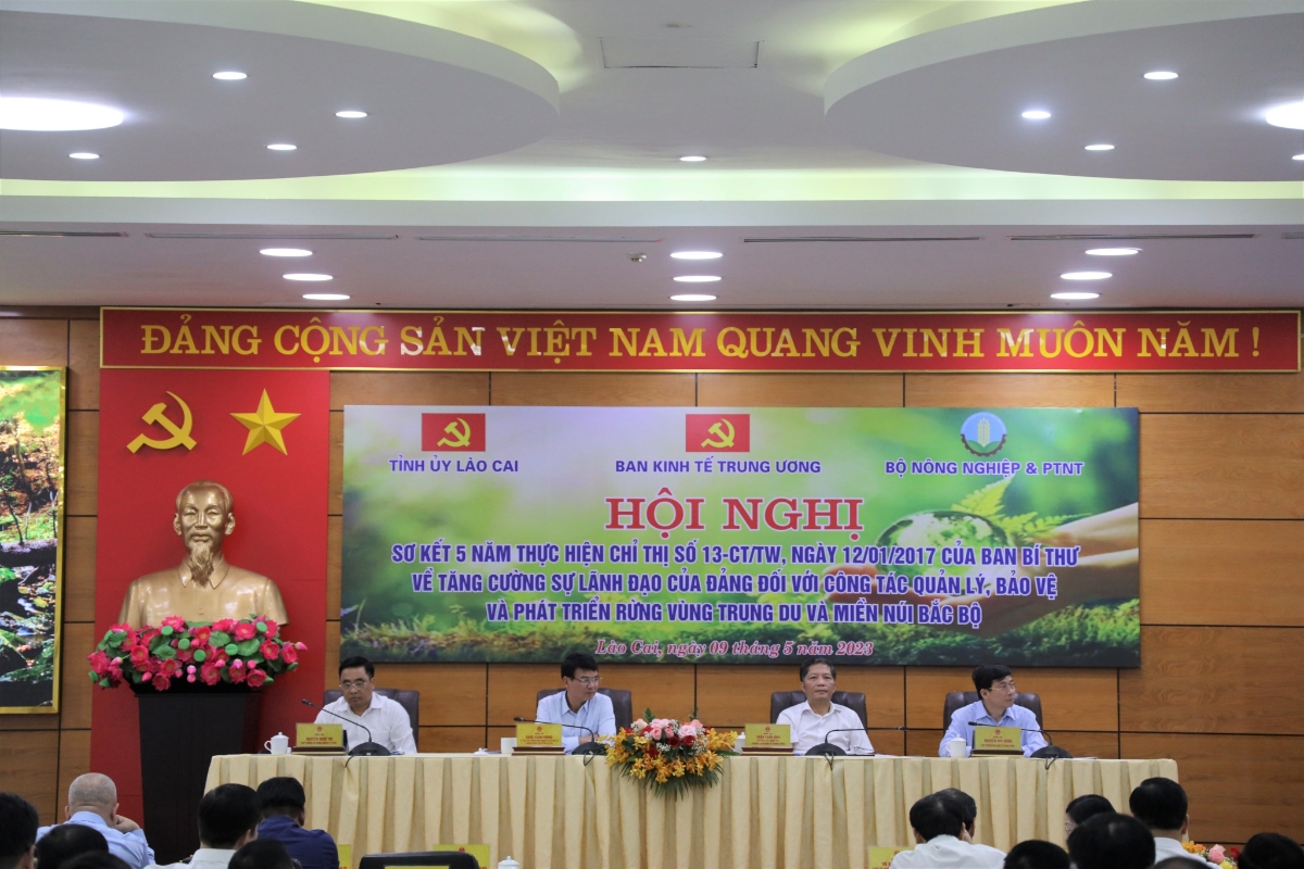 To&agrave;n cảnh hội nghị.