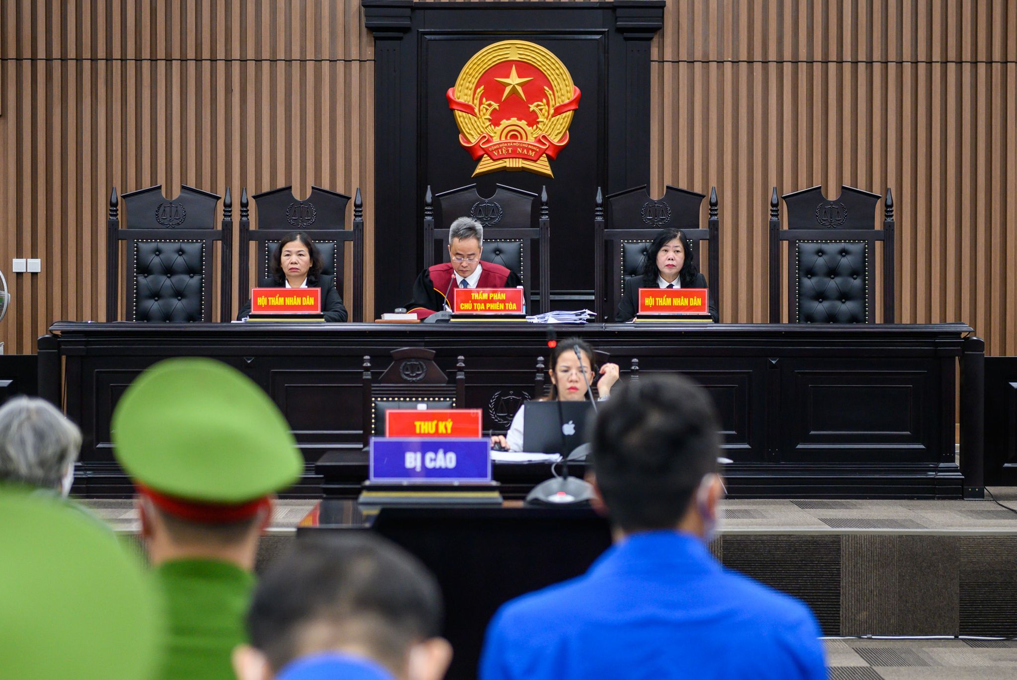 Hội đồng xét xử.