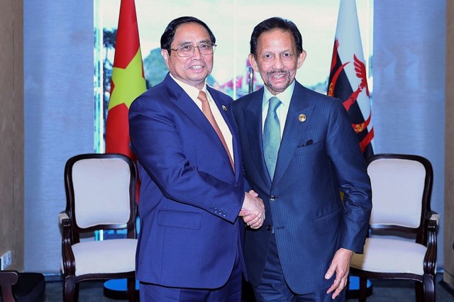 Thủ tướng Phạm Minh Chính và Quốc vương Brunei Darussalam Sultan Haji Hassanal Bolkiah - Ảnh: VGP