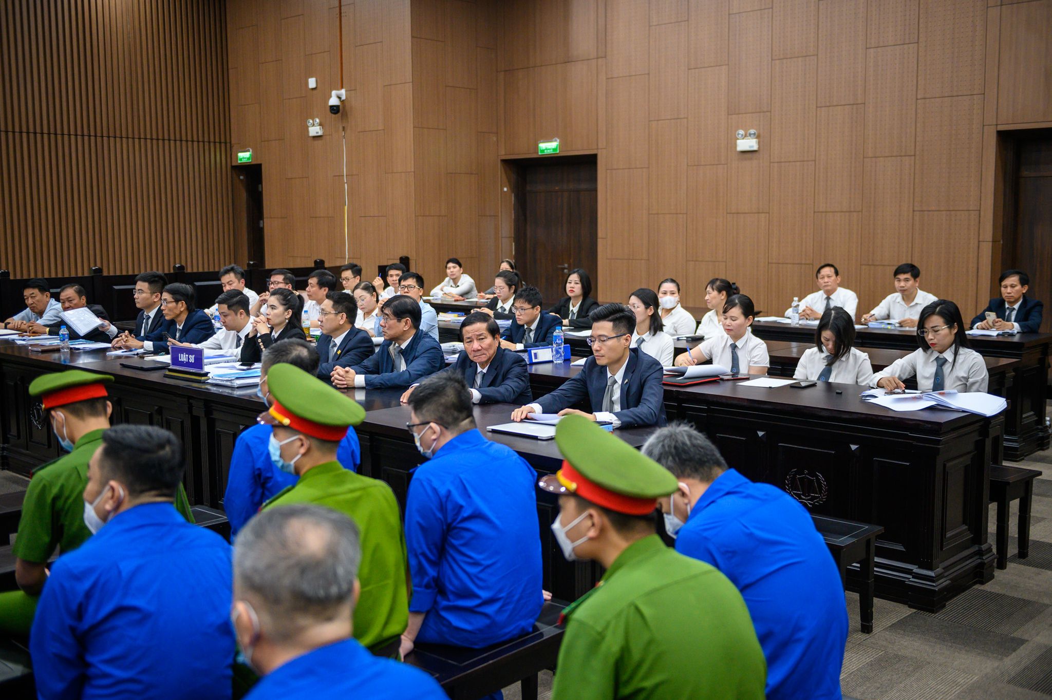 Dàn luật sư tham gia tố tụng.