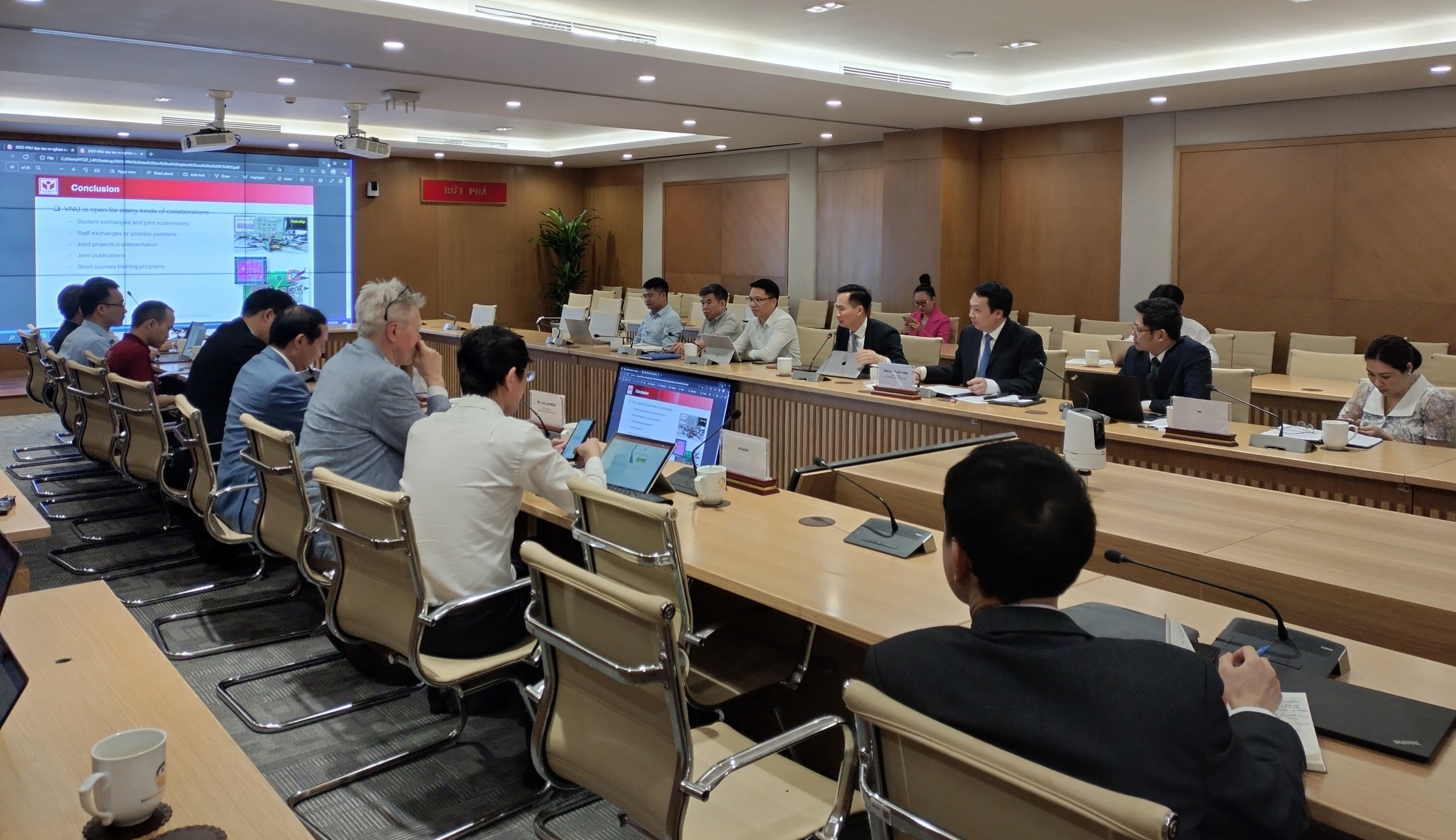 Tọa đàm “Tăng cường hợp tác đầu tư với Trung tâm vi điện tử liên đại học- IMEC và Việt Nam