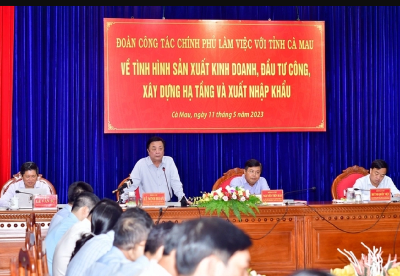 Đo&agrave;n c&ocirc;ng t&aacute;c l&agrave;m việc tại tỉnh C&agrave; Mau.