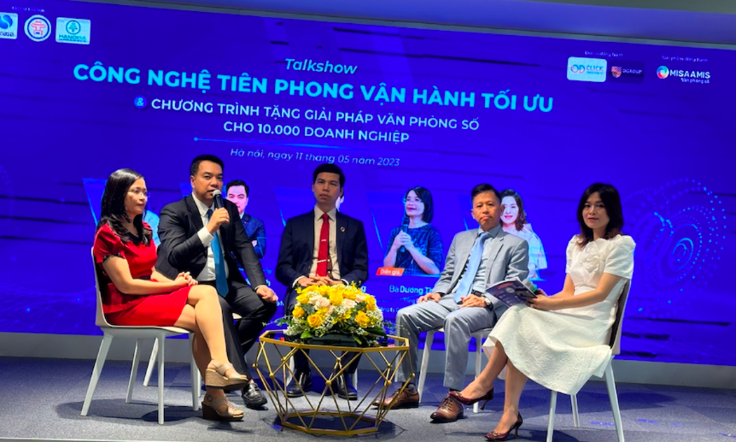 Toạ đàm “Công nghệ tiên phong - Vận hành tối ưu và Chương trình tặng giải pháp Văn phòng số cho 10.000 doanh nghiệp” ngày 11/5.