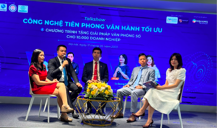 Toạ đàm “Công nghệ tiên phong - Vận hành tối ưu và Chương trình tặng giải pháp Văn phòng số cho 10.000 doanh nghiệp” ngày 11/5.