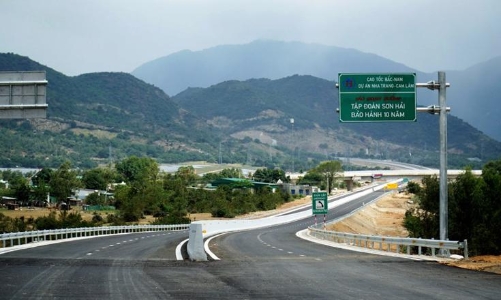 Nha Trang - Cam Lam Expressway ready for traffic