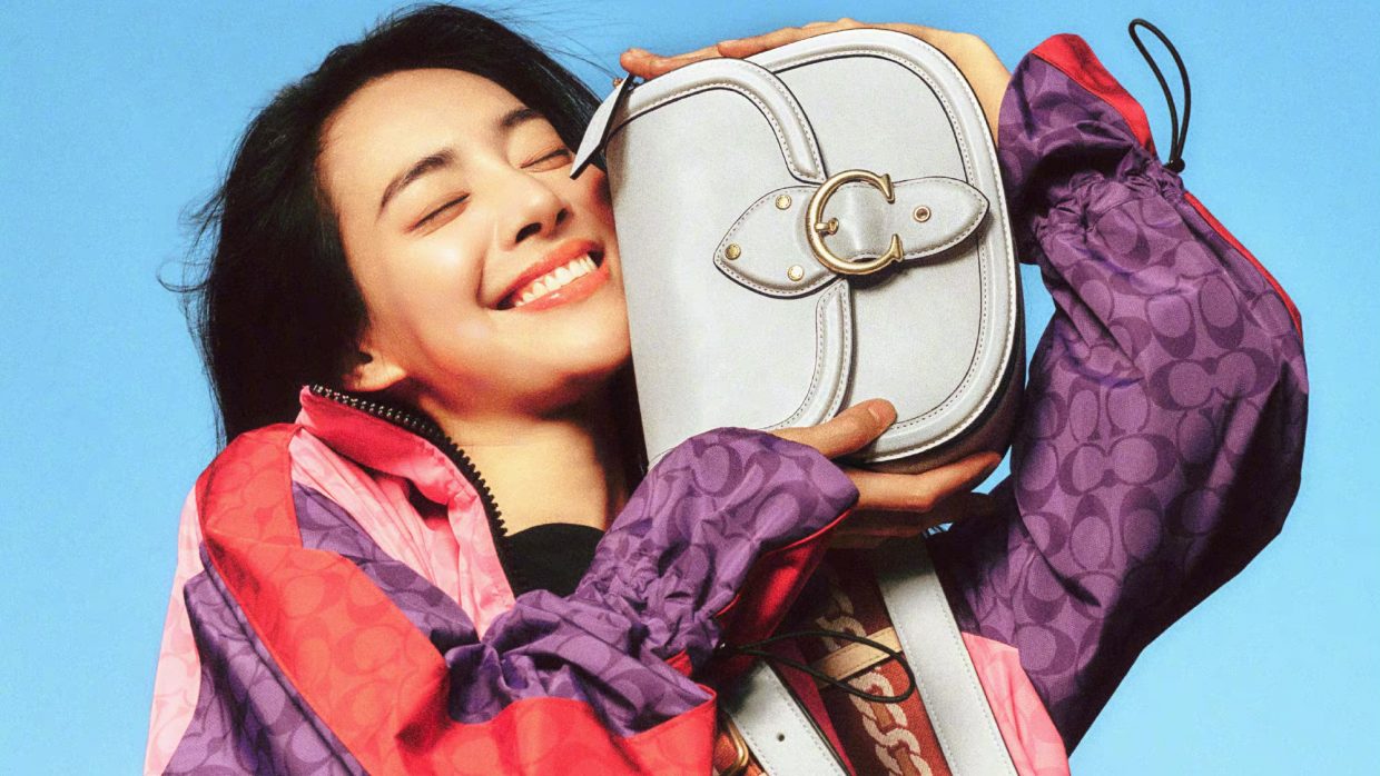 Coach hiện có hơn 30 trạm phát trực tiếp tại các cửa hàng ở các thành phố khác nhau của Trung Quốc.
