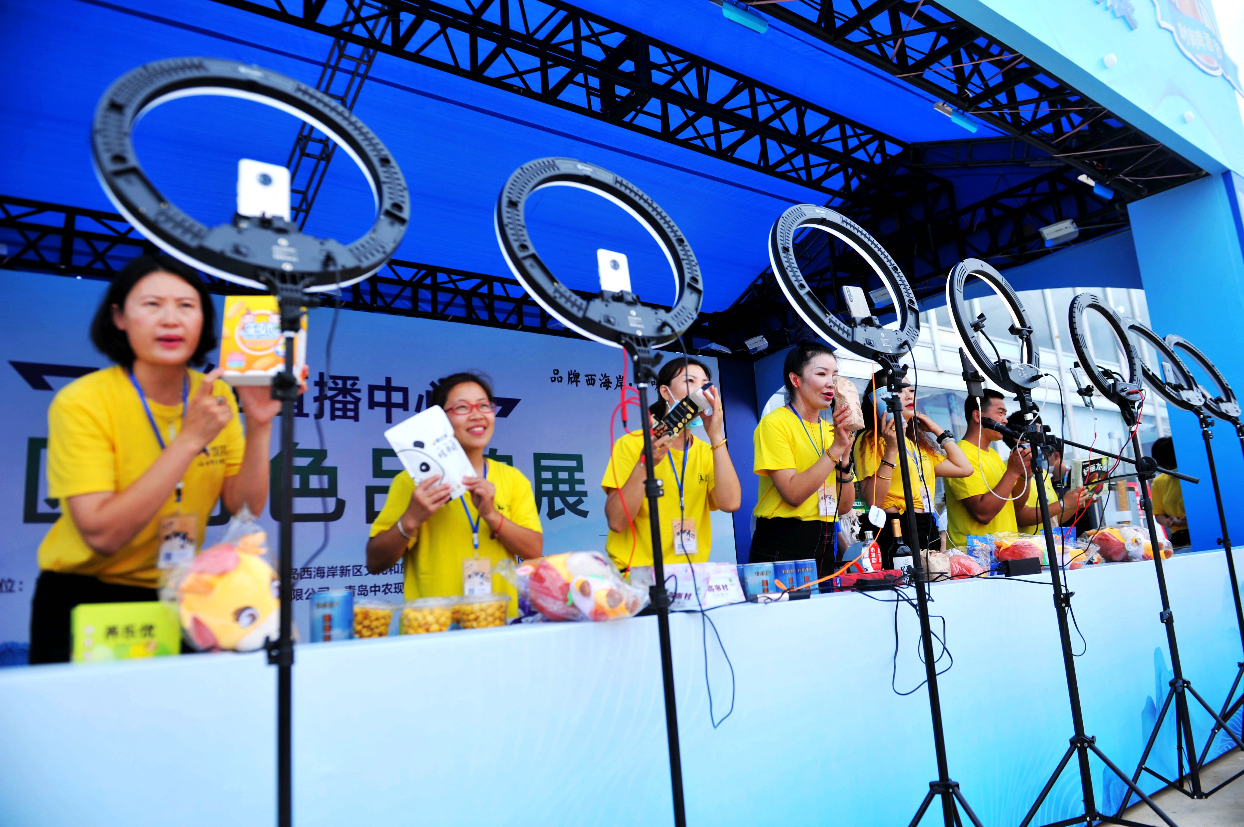  Livestream trở thành ngành công nghiệp trị giá 400 tỷ USD ở Trung Quốc. Ảnh: CNN