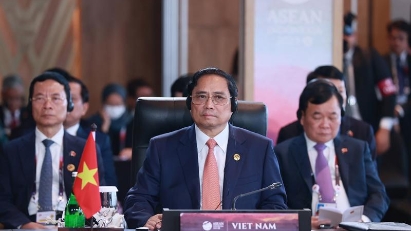 PM calls on ASEAN to expand intra market for sustainable development
