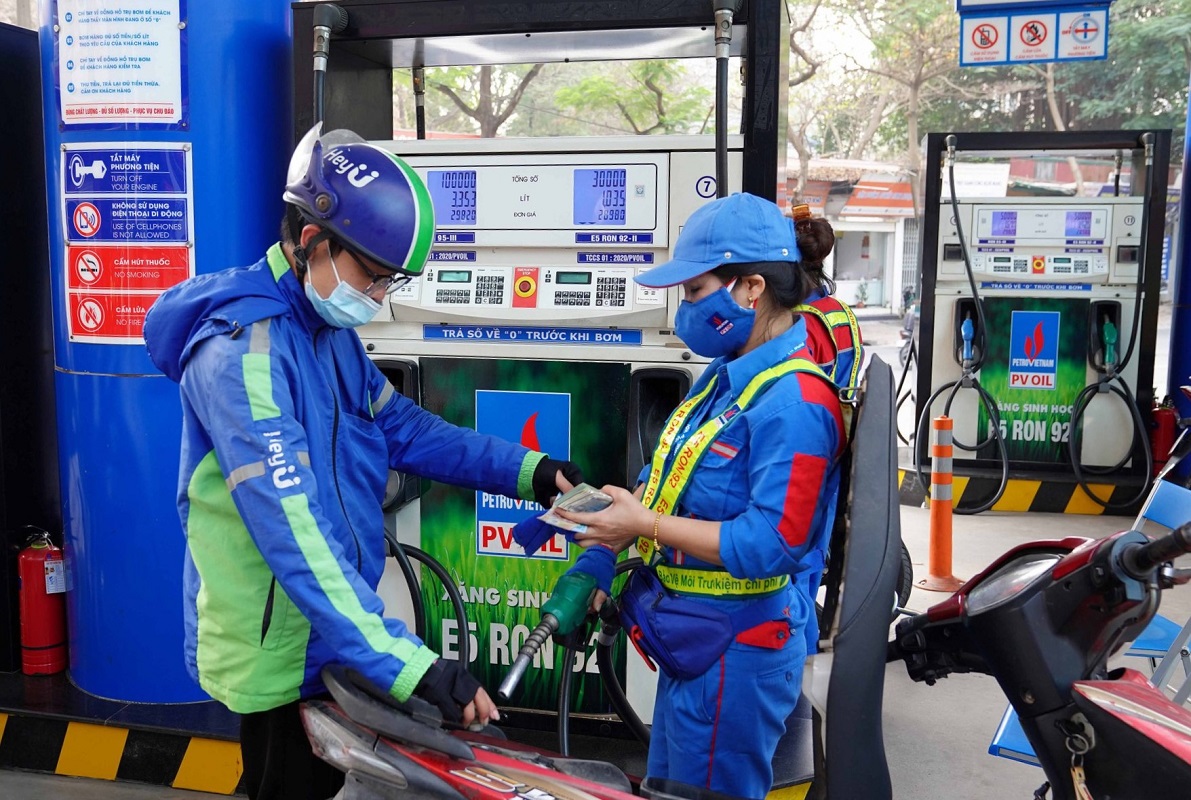 Giá xăng dầu tiếp tục giảm mạnh từ chiều 11/5/2023.