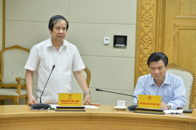 Bộ trưởng Bộ Giáo dục và Đào tạo Nguyễn Kim Sơn báo cáo về phương án tăng học phí cho năm học mới 2023-2024 - Ảnh: VGP/Đình Nam.