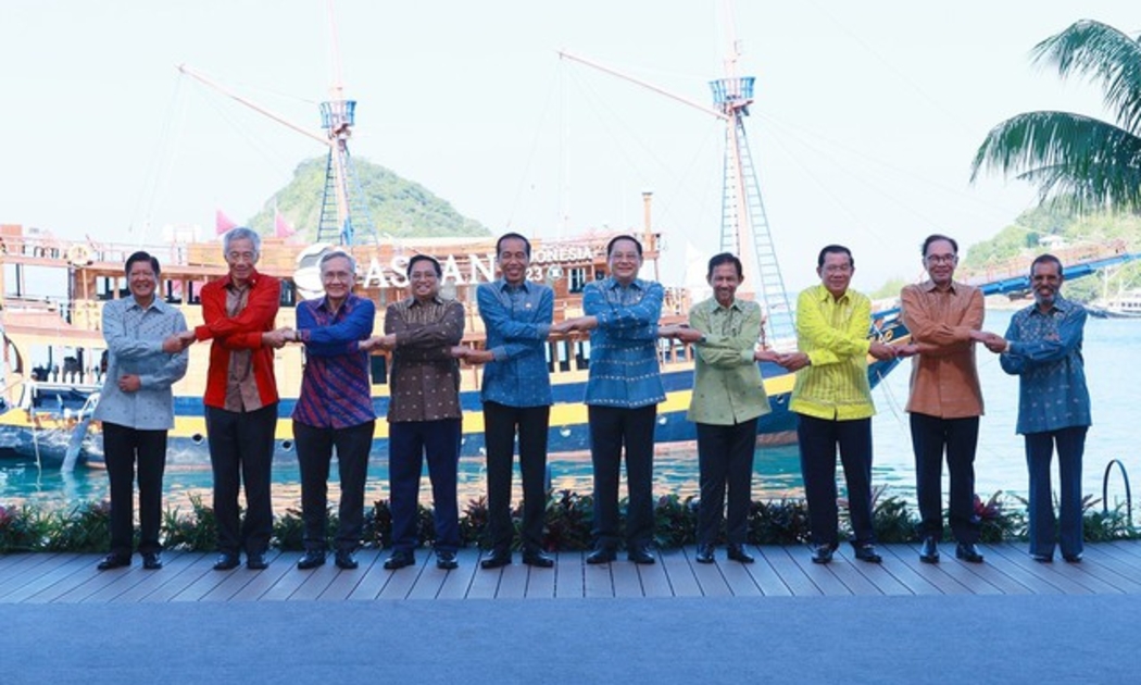 Các nhà lãnh đạo ASEAN chụp ảnh kỷ niệm nhân dịp Hội nghị Cấp cao ASEAN 42 - Ảnh: VGP