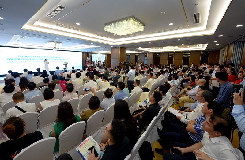 Diễn đ&agrave;n thu h&uacute;t sự quan t&acirc;m của l&atilde;nh đạo c&aacute;c Bộ ng&agrave;nh, l&atilde;nh đạo c&aacute;c tỉnh v&ugrave;ng đồng bằng S&ocirc;ng Hồng, c&aacute;c tổ chức quốc tế v&agrave; đại sứ qu&aacute;n, doanh nh&acirc;n, c&aacute;c trường đại học &ndash; cao đẳng.