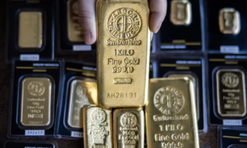 Triển vọng Fed giữ lãi suất cao khiến giá USD tăng, vàng giảm tuần này