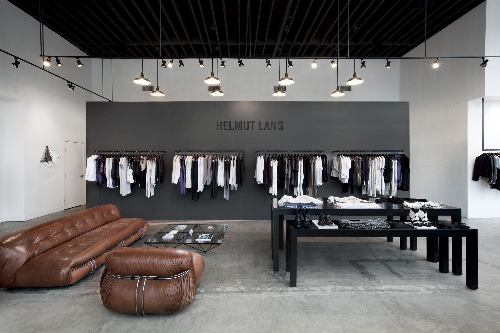 Danh tiếng của thương hiệu Helmut Lang đã lên xuống thất thường trong hai thập kỷ qua.