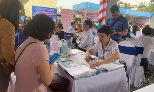 Hơn 7.000 người tham dự ngày hội lao động, việc làm tại Hà Nội