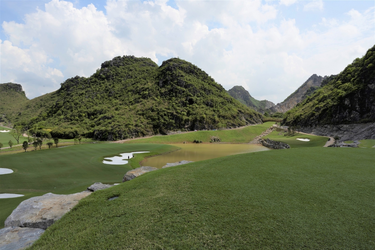 Hố số 15 s&acirc;n g&ocirc;n Legend Valley Country Club.