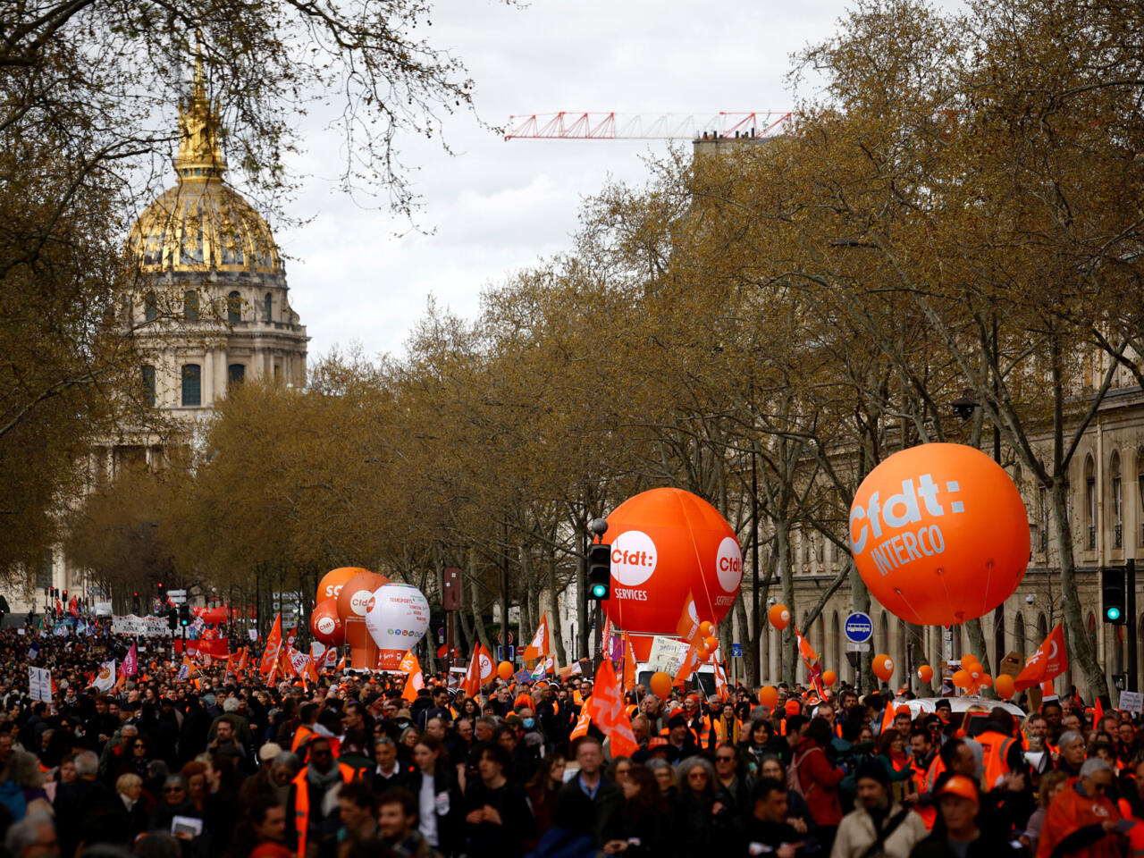 Ch&iacute;nh quyền th&agrave;nh phố Cannes cho biết họ đang &aacute;p dụng lệnh cấm để ngăn chặn t&igrave;nh trạng bất ổn d&acirc;n sự c&oacute; thể xảy ra trong khu vực diễn ra LHP Cannes.