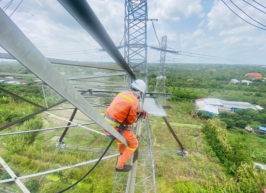 Khẩn trương khắc phục c&aacute;c sự cố nguồn điện, lưới điện.