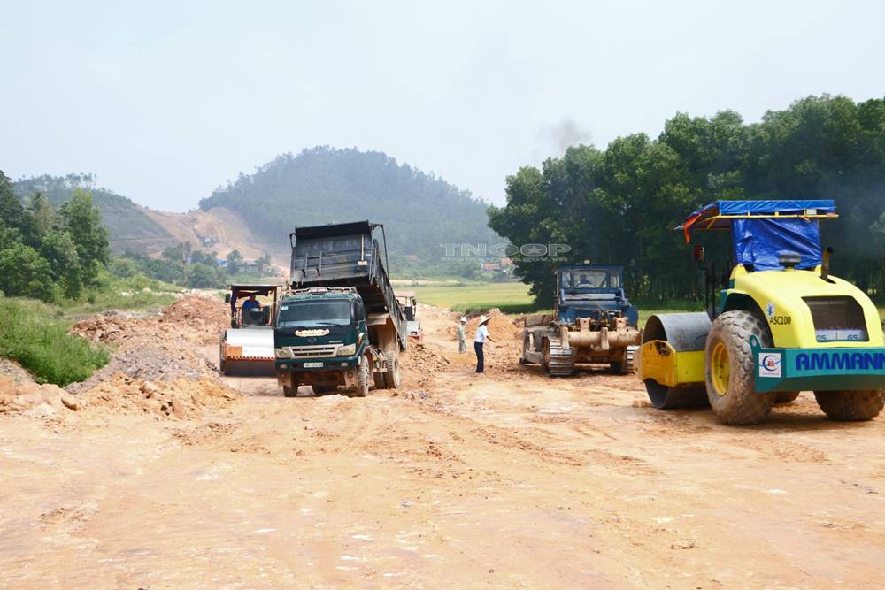 Một số bộ, cơ quan trung ương và địa phương chưa phân bổ vốn ngân sách trung ương khá cao, từ 70-90% như: Bộ Thông tin và truyền thông mới phân bổ 11,52%; Hưng Yên 19,25%...