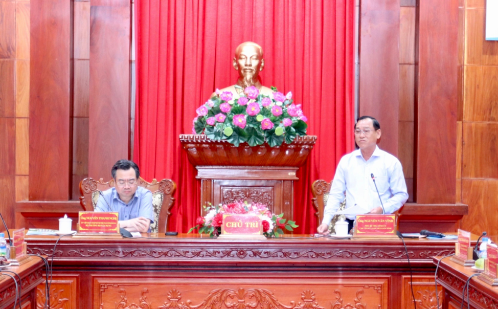 Chủ tịch UBND tỉnh Tiền Giang  Nguyễn Văn Vĩnh đề xuất bổ sung quy hoạch thêm 300 ha đất khu công nghiệp cho tỉnh - Ảnh: TT.