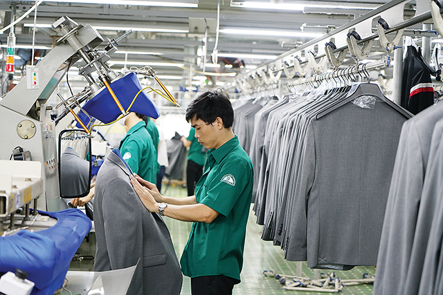 4 tháng đầu năm 2023, xuất khẩu hàng dệt may giảm 19,6% so với cùng kỳ năm ngoái.