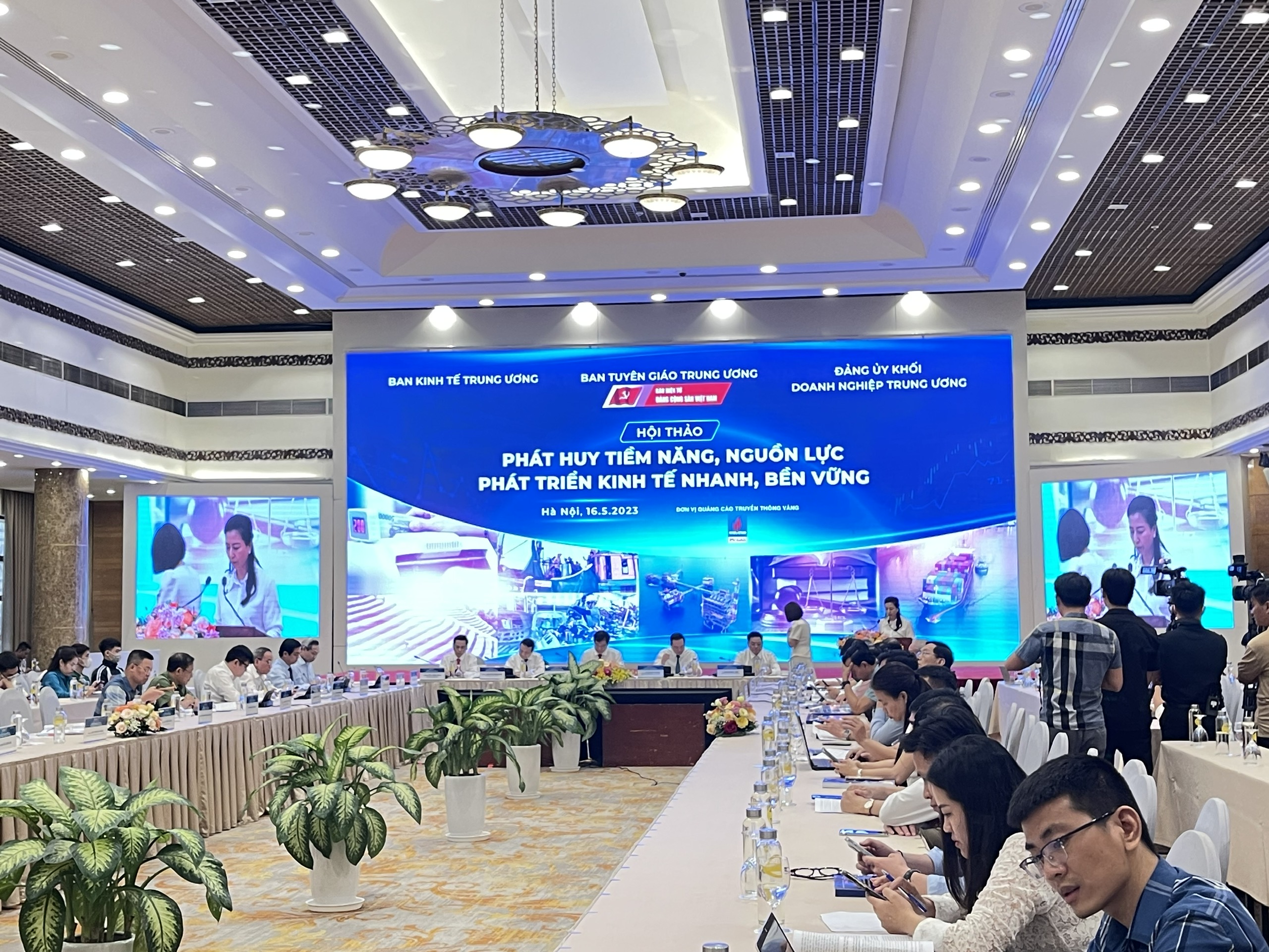 Bà Lê Thị Thu Hồng, Phó Bí thư Thường trực Tỉnh ủy tỉnh Bắc Giang nhấn mạnh nhiệm vụ trọng tâm là phải tập trung phát triển kết cấu hạ tầng, nhất là hạ tầng giao thông.