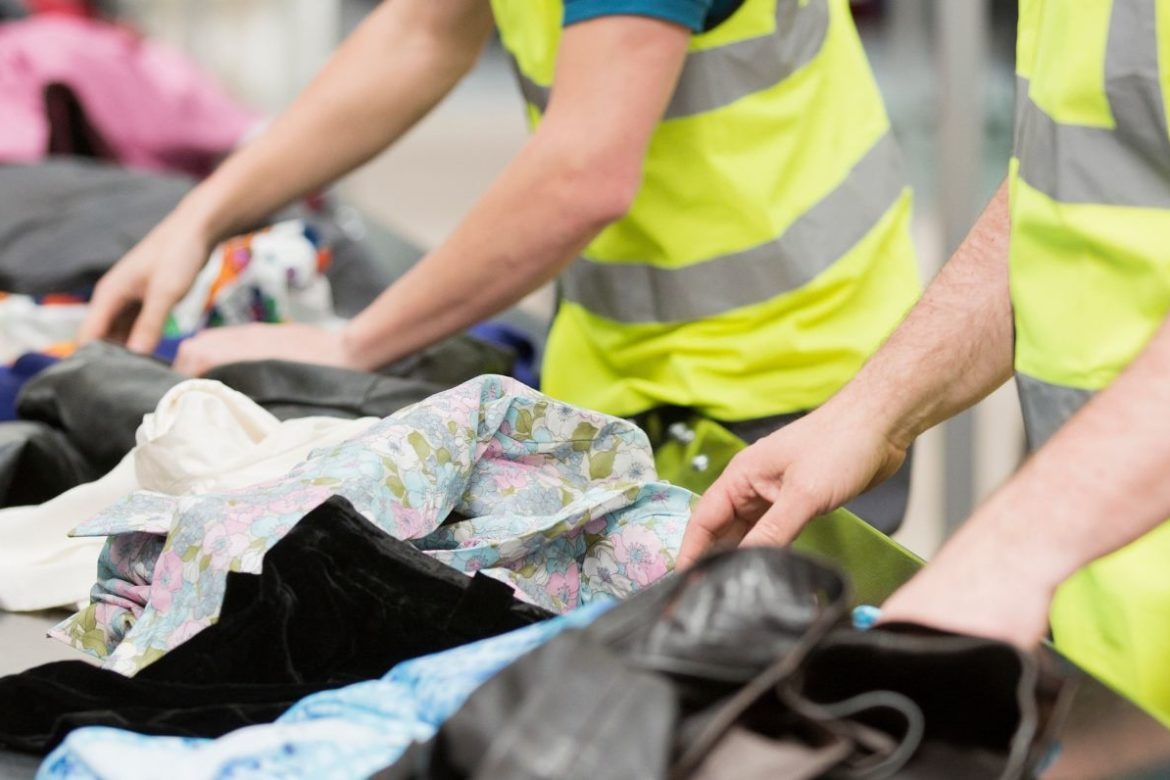 Trước đ&oacute;, EC từng y&ecirc;u cầu tất cả c&aacute;c c&ocirc;ng ty lớn phải b&aacute;o c&aacute;o về số lượng h&agrave;ng tồn kho bị loại bỏ.