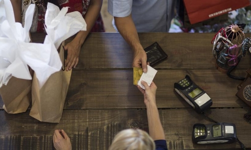 Nợ hộ gia đình tại Mỹ lần đầu vượt 17 nghìn tỷ USD