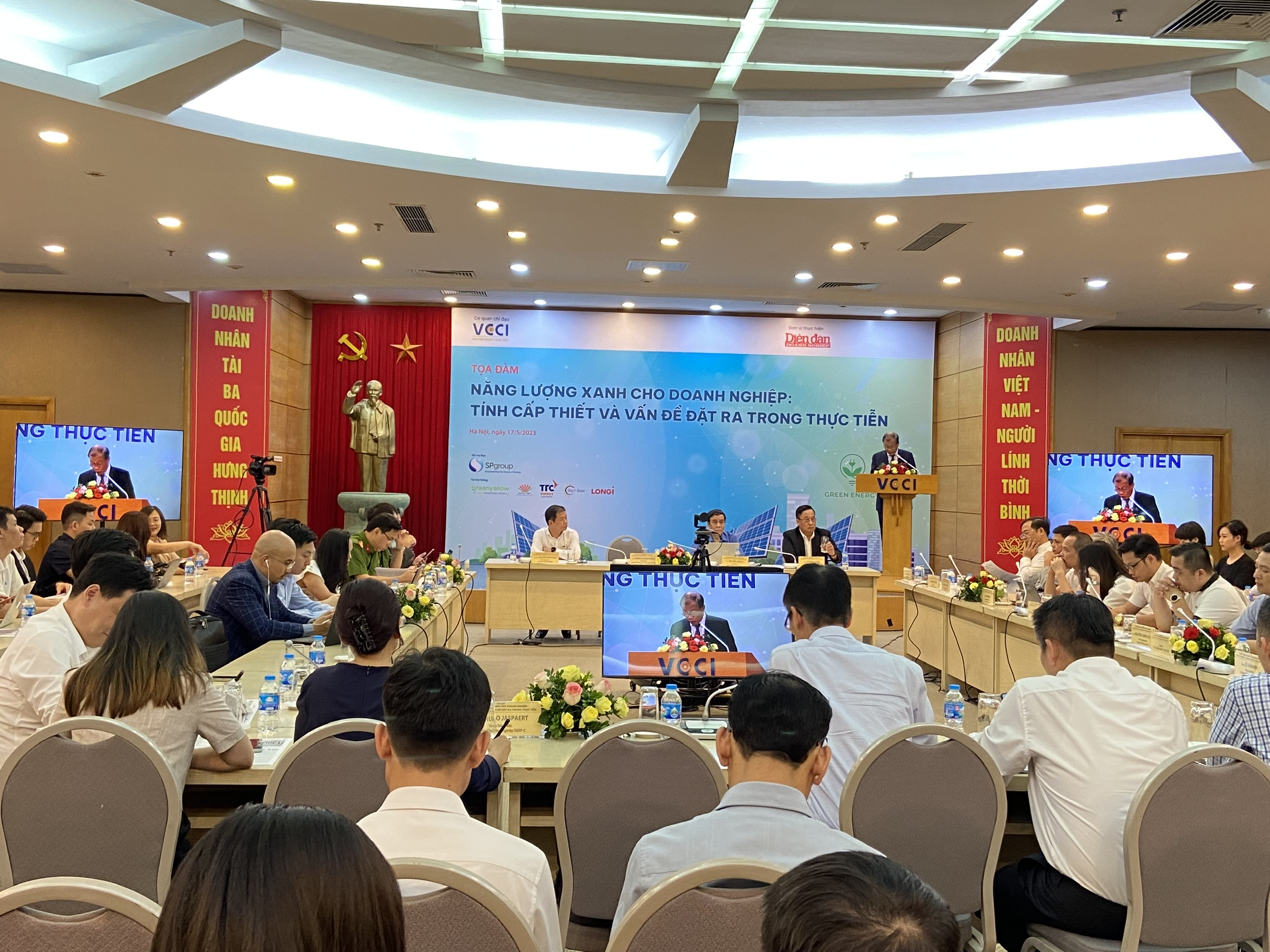 Ông Hoàng Quang Phòng, Phó Chủ tịch VCCI phát biểu tại toạ đàm.
