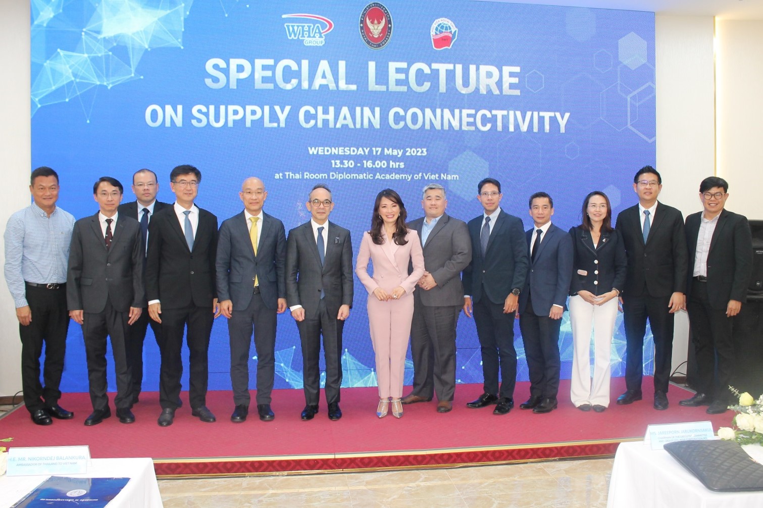 Các đại biểu Thái Lan và Việt Nam chụp ảnh lưu niệm tại hội thảo.