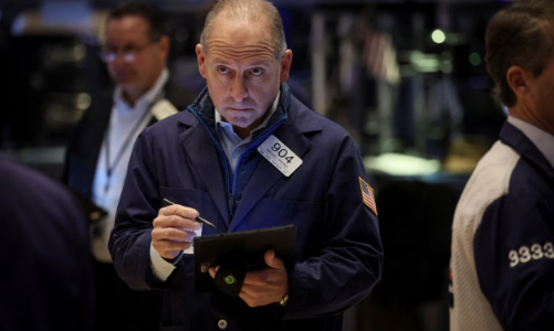 Chứng khoán Mỹ lao dốc vì mối lo trần nợ, giá dầu giảm do số liệu xấu từ Trung Quốc