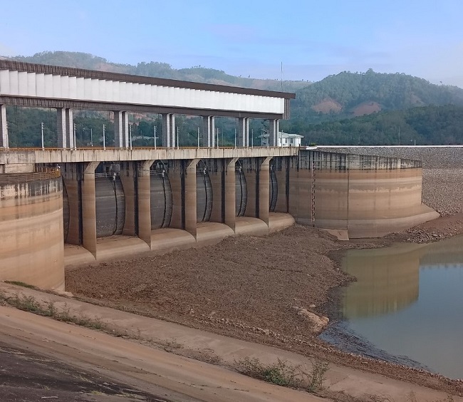 Hồ thủy điện Ialy đ&atilde; ở mực nước chết.