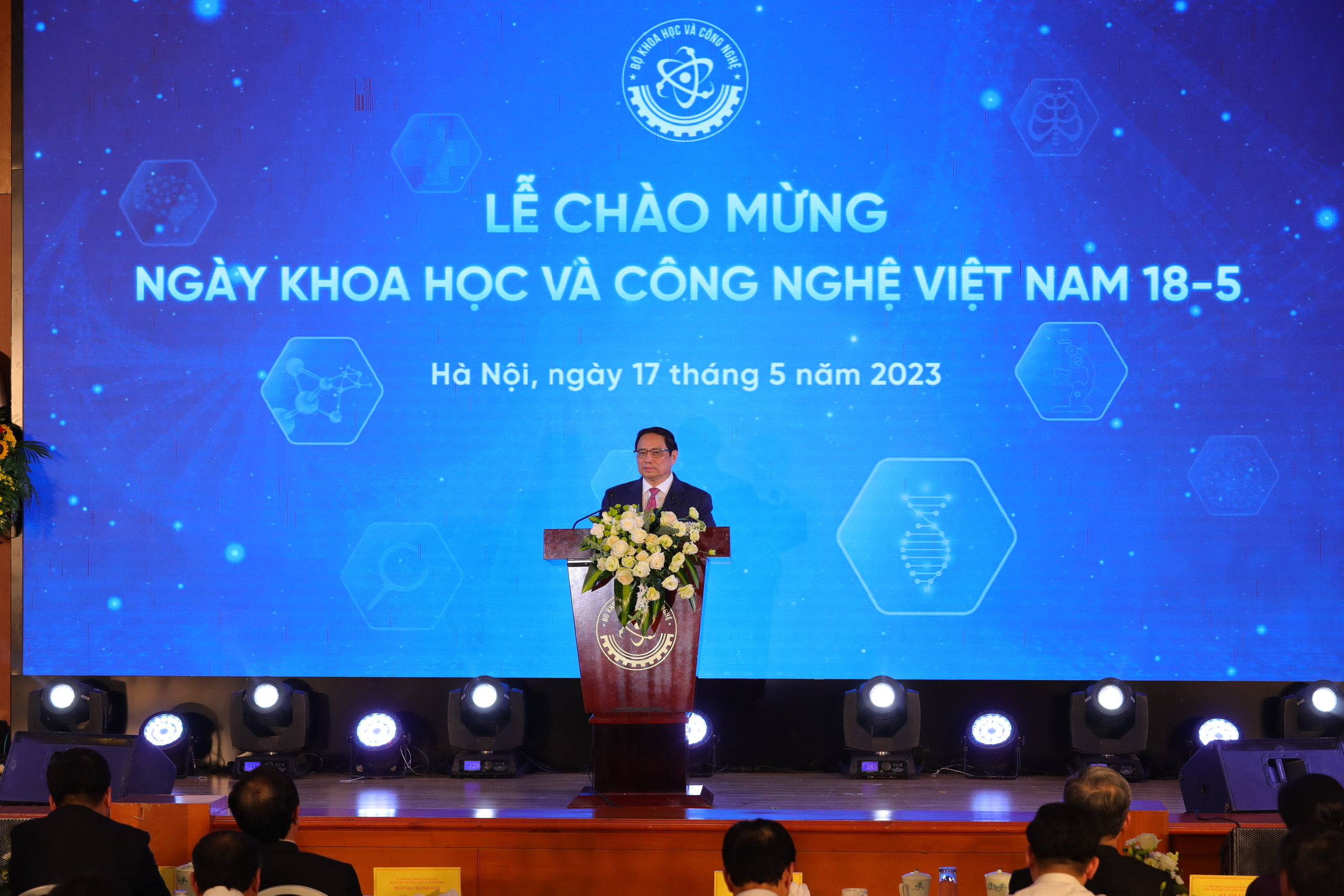 Thủ tướng Chính phủ khẳng định: Đảng, Nhà nước luôn xác định phát triển và ứng dụng khoa học, công nghệ là quốc sách hàng đầu, là một động lực quan trọng nhất để phát triển kinh tế xã hội và bảo vệ Tổ quốc.
