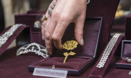 Đạt kỷ lục doanh thu, Richemont bác bỏ tin đồn bị mua lại