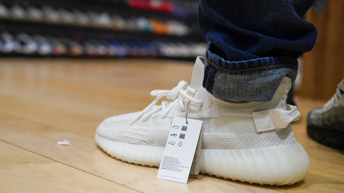 Những đôi giày Yeezy được cộng đồng chấp nhận, thậm chí là với  các bậc phụ huynh, nhờ sự thoải mái mà chúng đem lại. 