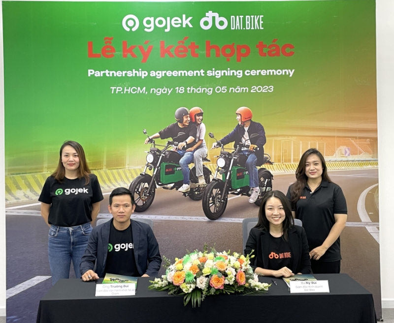 Gojek partners with Dat Bike to pilot use of e-motorbikes