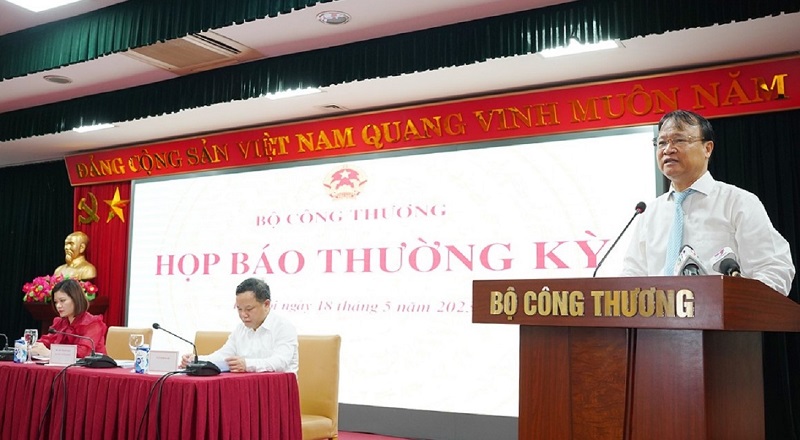 Ông Đỗ Thắng Hải - Thứ trưởng Bộ Công Thương chủ trì buổi họp báo.
