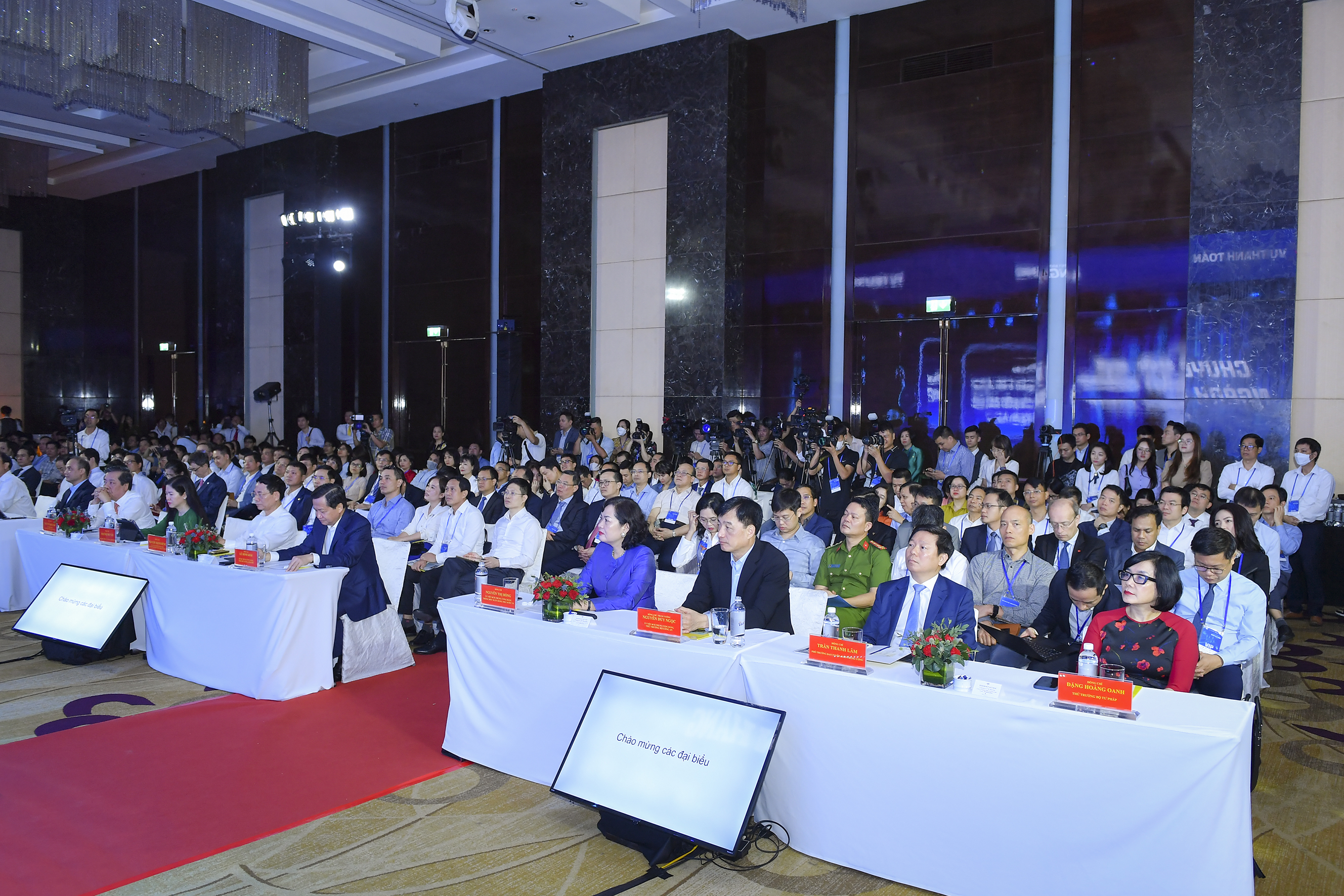 Các đại biểu tham dự sự kiện Ngày chuyển đổi số ngành ngân hàng 2023.