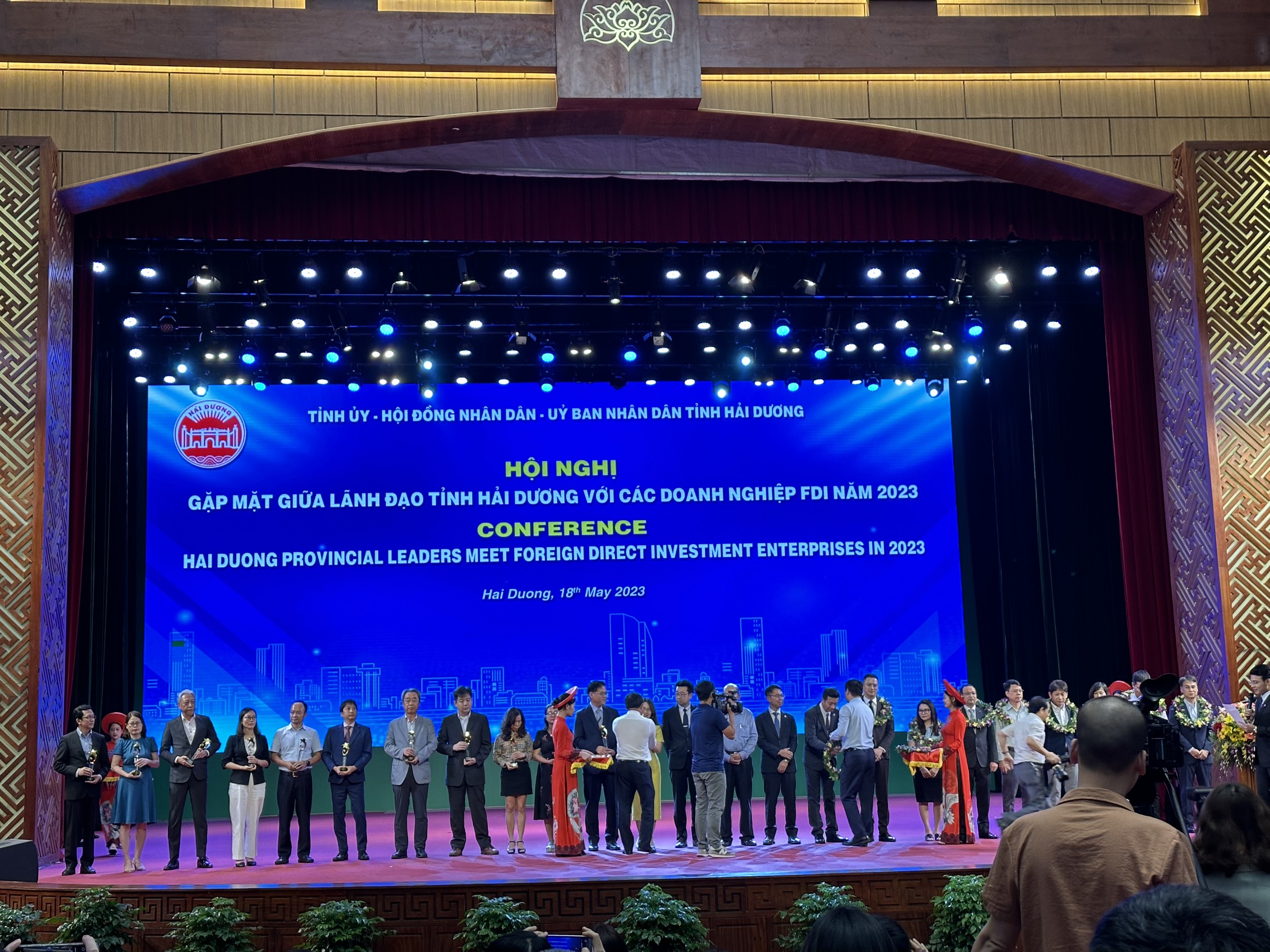 Hải Dương đ&atilde; tuy&ecirc;n dương 24 doanh nghiệp ti&ecirc;u biểu với những th&agrave;nh t&iacute;ch xuất sắc trong qu&aacute; tr&igrave;nh đầu tư tại tỉnh.&nbsp;