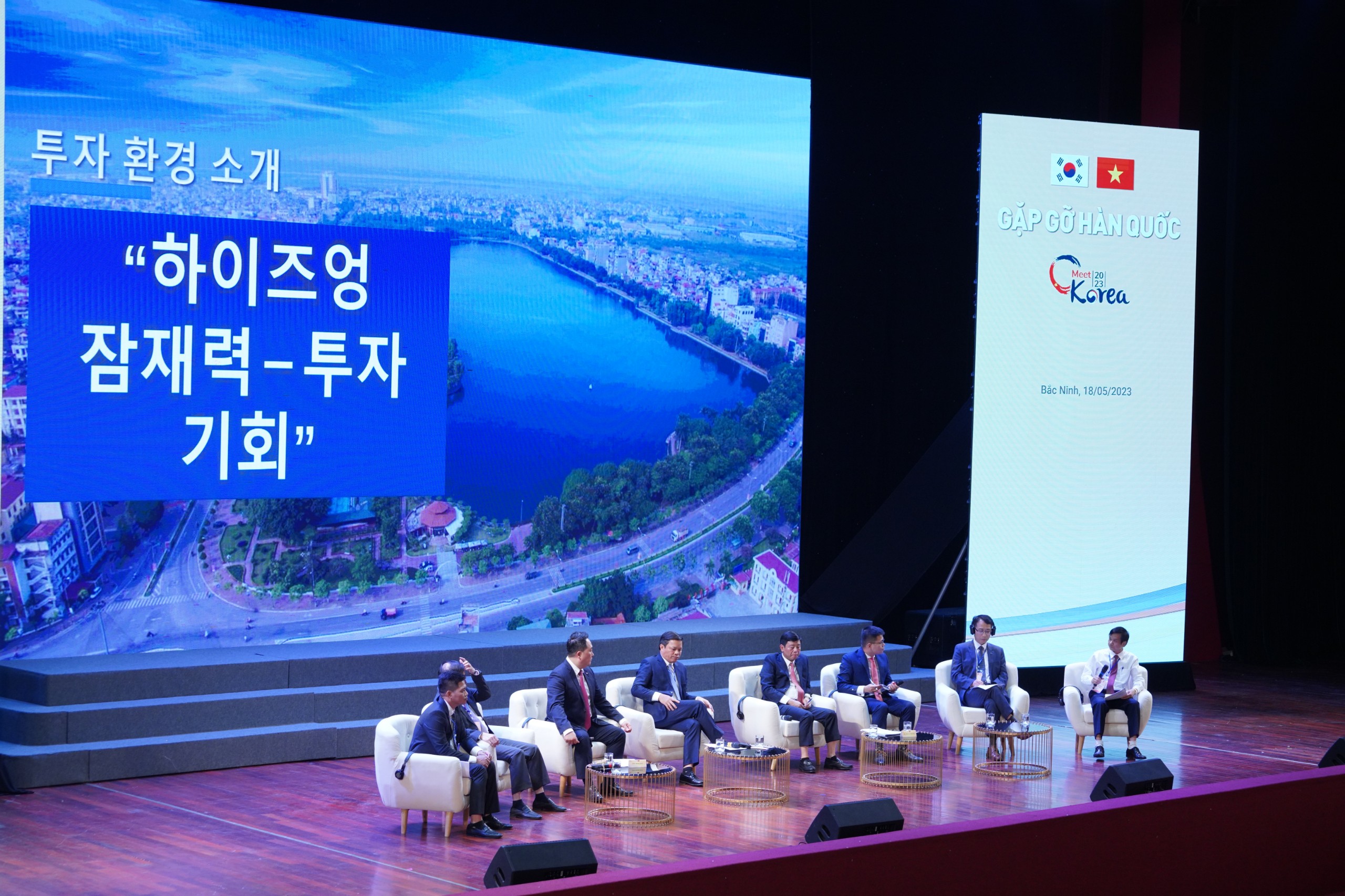 Trong 2 phi&ecirc;n thảo luận, l&atilde;nh đạo c&aacute;c địa phương như Vĩnh Ph&uacute;c, Quảng Ninh, Hải Ph&ograve;ng, Hải Dương... đ&atilde; đưa ra nhiều giải ph&aacute;p th&aacute;o gỡ vướng mắc kh&oacute; khăn của c&aacute;c doanh nghiệp nước ngo&agrave;i n&oacute;i chung v&agrave; doanh nghiệp H&agrave;n Quốc n&oacute;i ri&ecirc;ng...