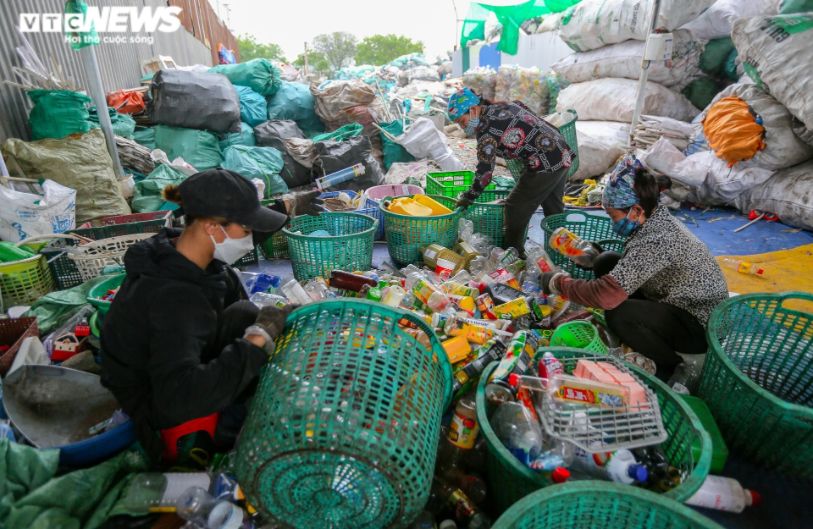 Các doanh nghiệp kiến nghị cho phép thực hiện kết hợp cả hình thức tự tái chế và nộp tiền hỗ trợ tái chế. 