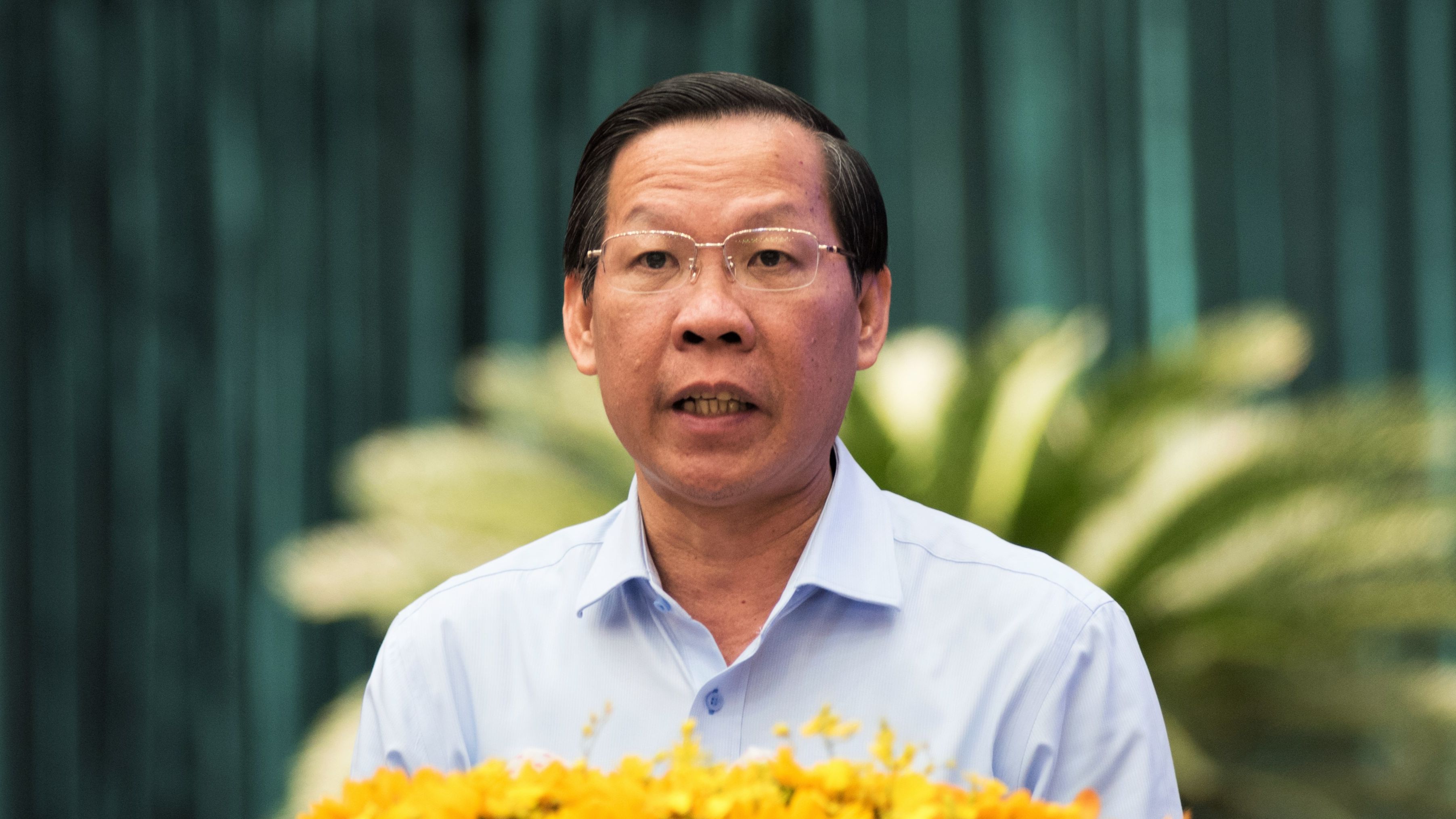 Chủ tịch UBND TP.HCM Phan Văn Mãi: "TP.HCM giải ngân vốn đầu tư công thấp, nguyên nhân chủ yếu là do Thành phố tập trung giải quyết công tác giải ngân bồi thường, giải phóng mặt bằng dự án đường Vành đai 3 TP.HCM".