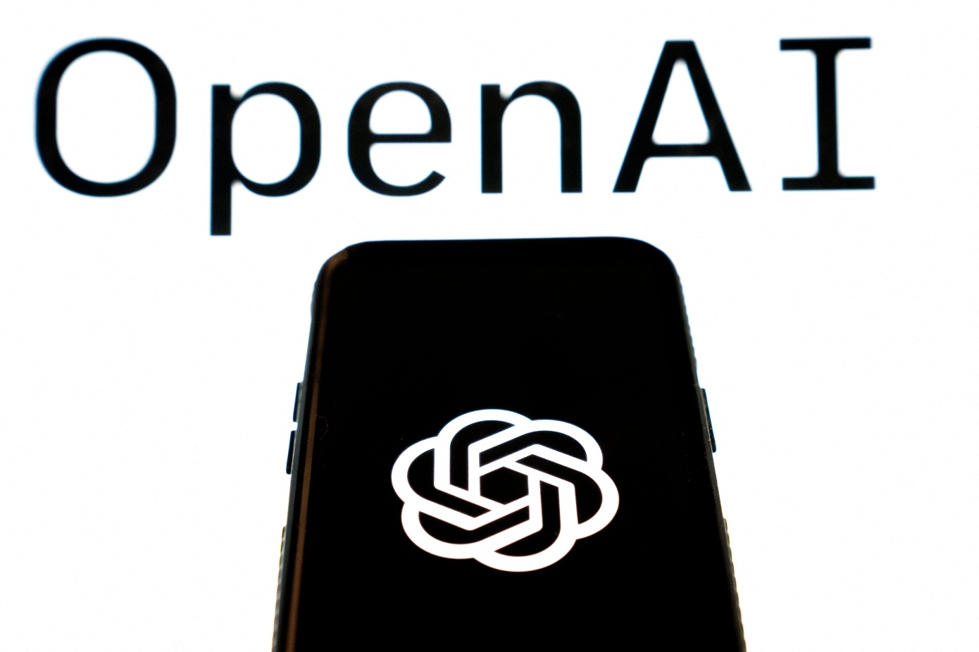 OpenAI chính thức đưa ChatGPT lên iOS, dự báo thay đổi toàn bộ cách sử dụng smartphone của người dùng