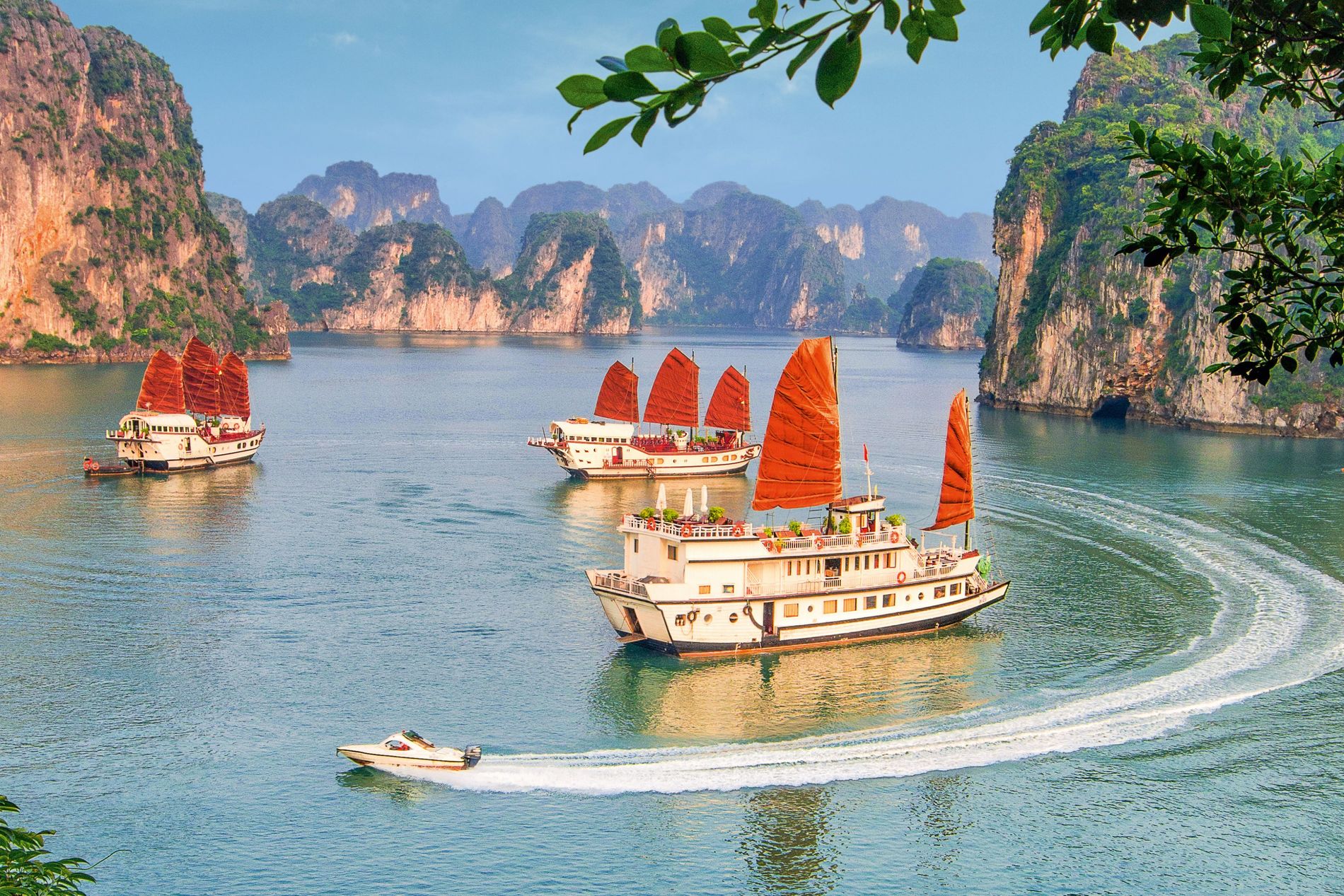Việt Nam đặt mục tiêu phát triển du lịch trở thành ngành kinh tế mũi nhọn, thuộc nhóm 30 quốc gia có năng lực cạnh tranh du lịch hàng đầu thế giới.