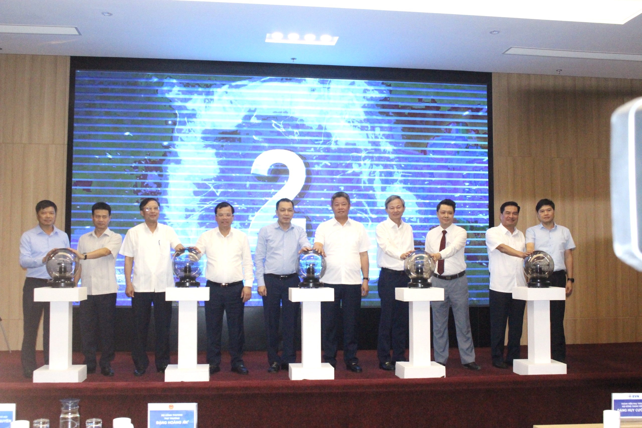 Nghi thức ph&aacute;t động phong tr&agrave;o tiết kiệm điện năm 2023.